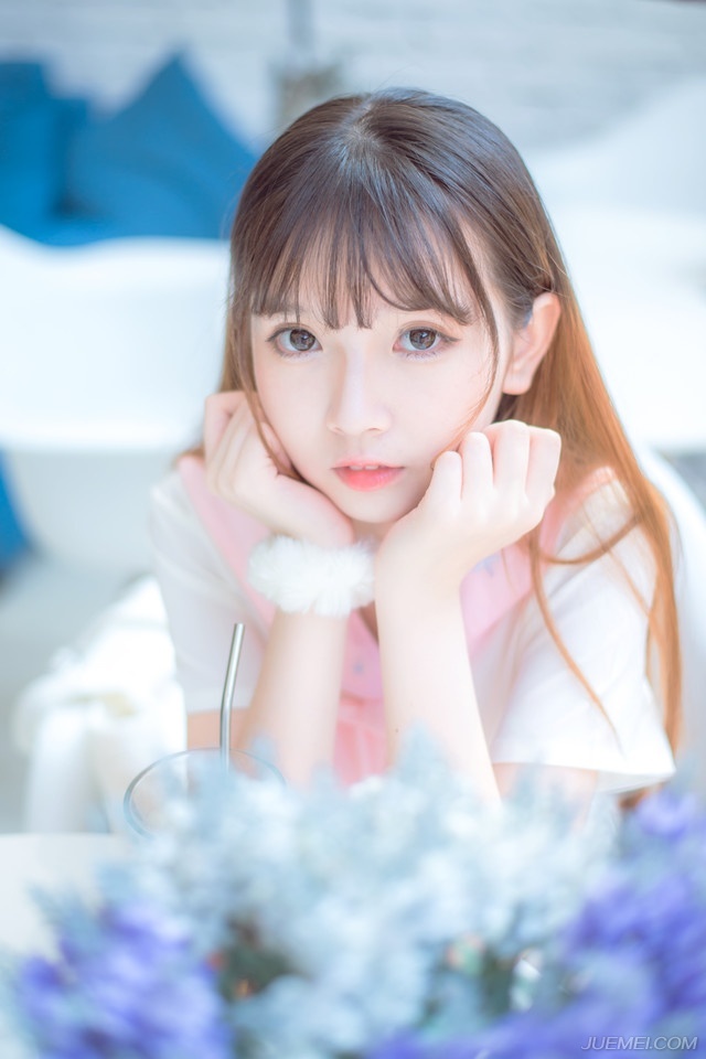 严颜乃蜀中名将，而且在刘焉入蜀之前，就已经名动蜀中，自问无论兵法武艺，不会比中原那些名将差多少，但却苦于没有证实自己的机会，这一次诸葛亮入蜀，本以为会有一场恶战，只可惜，成都事变，连主公都没了，再打下去也就没有了意义，所以他选择了向诸葛亮投诚。